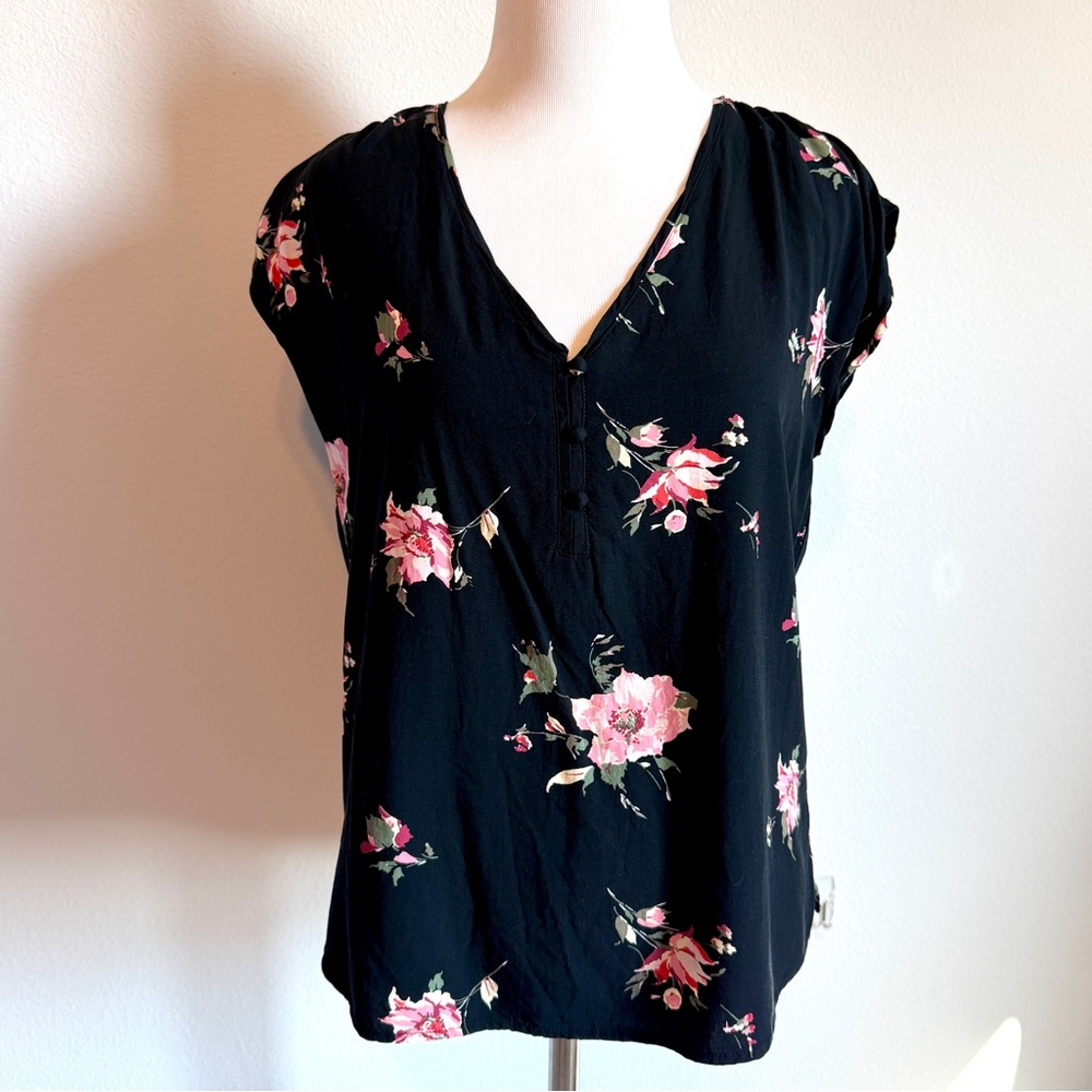 Abercrombie & Fitch Black Floral V-Neck Cap-Sleeve Blouse